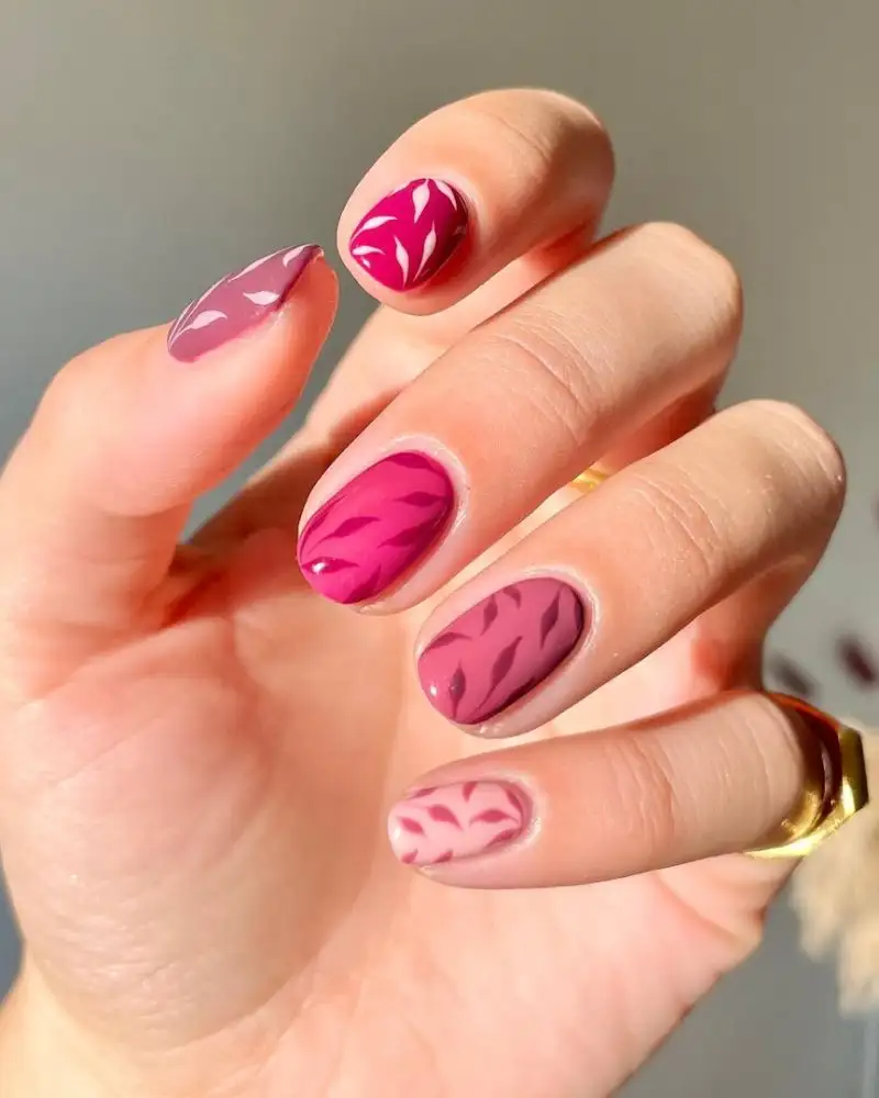 Berry Leaf Accent Nails