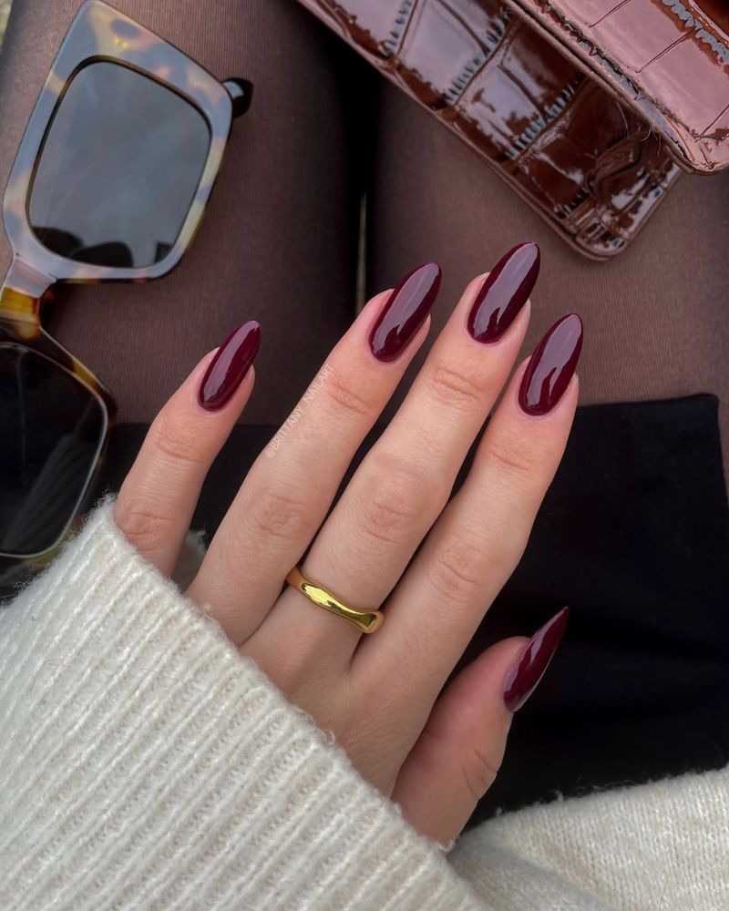 Classy maroon nails
