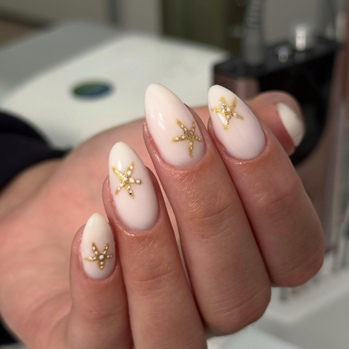 Ivory White Nails with Gold Pearl Starfish